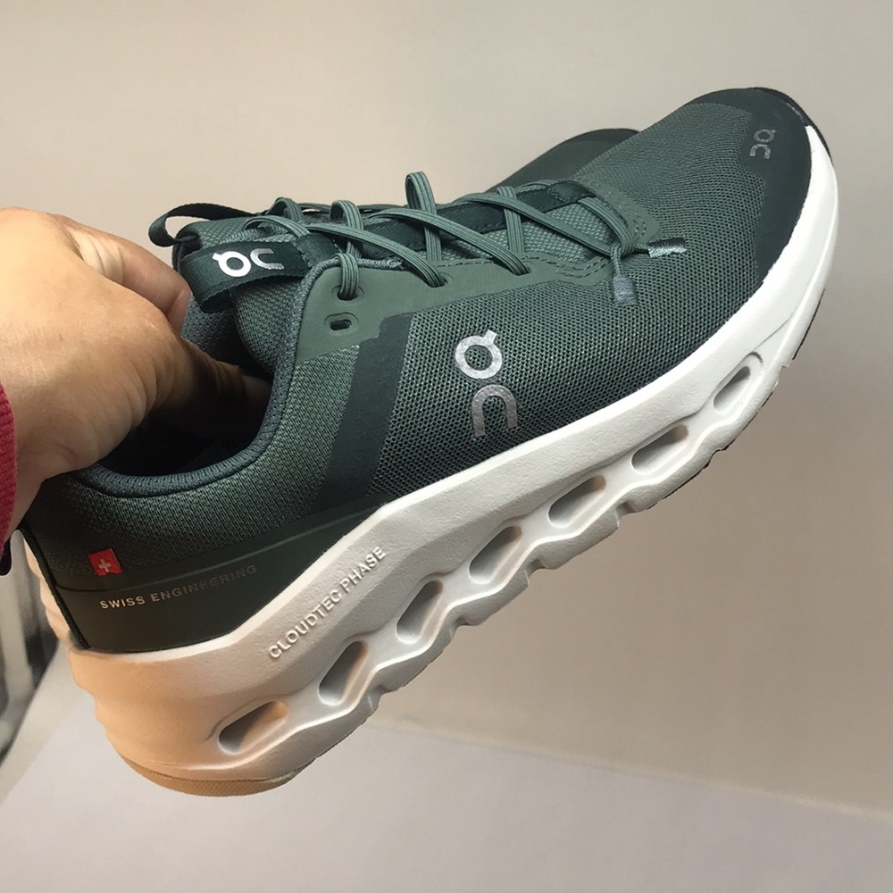On Cloudleap Boyś Grade School Casual Sneakers Size 5